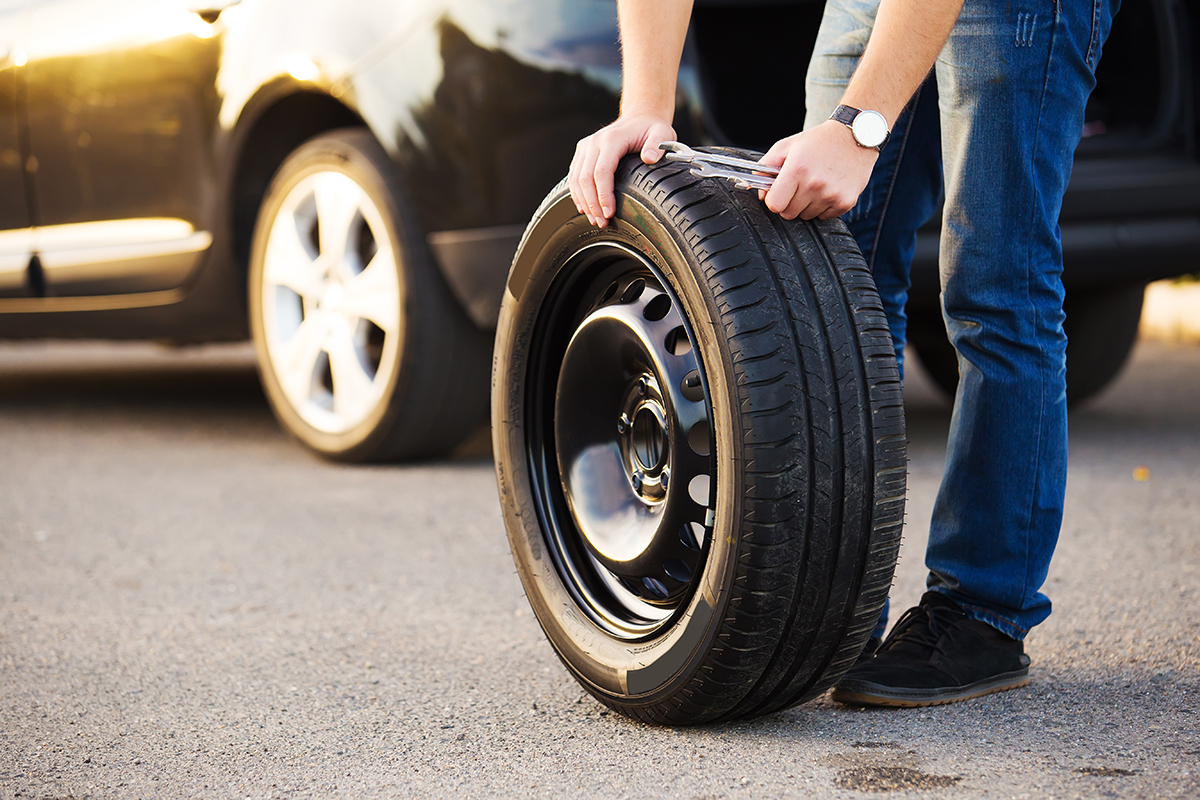 É melhor trocar ou consertar um pneu furado?